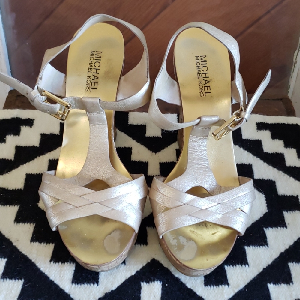 MK Gold T-Strap Wedge Sandal - Picture 3 of 7